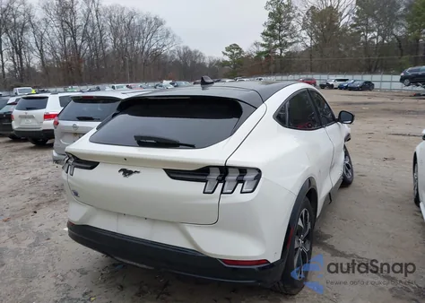 2022 Ford Mustang Mach-E Premium z USA, uszkodzony, nr VIN 3FMTK3R75NMA26750